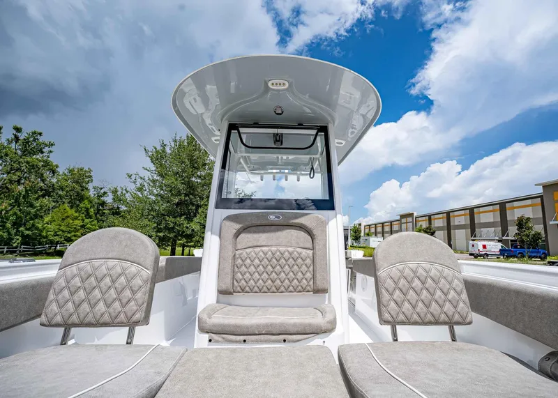 Slide: The Image of Sea Hunt Ultra 255 SE 2026 - 34