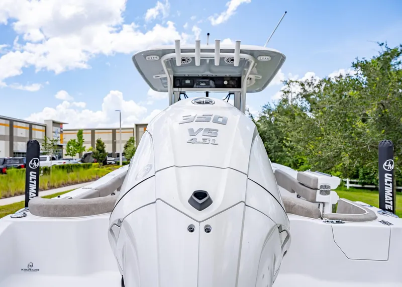 Slide: The Image of Sea Hunt Ultra 255 SE 2026 - 5