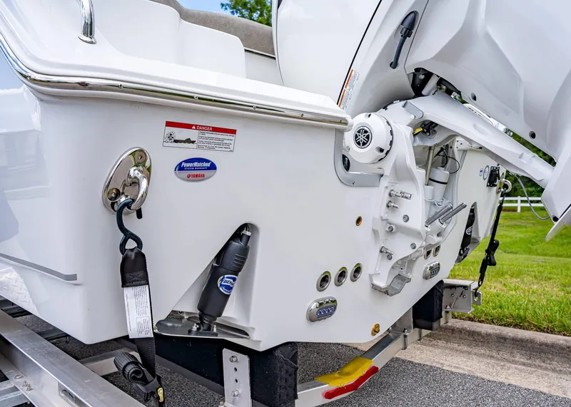 Slide: The Image of Sea Hunt Ultra 255 SE 2026 - 6