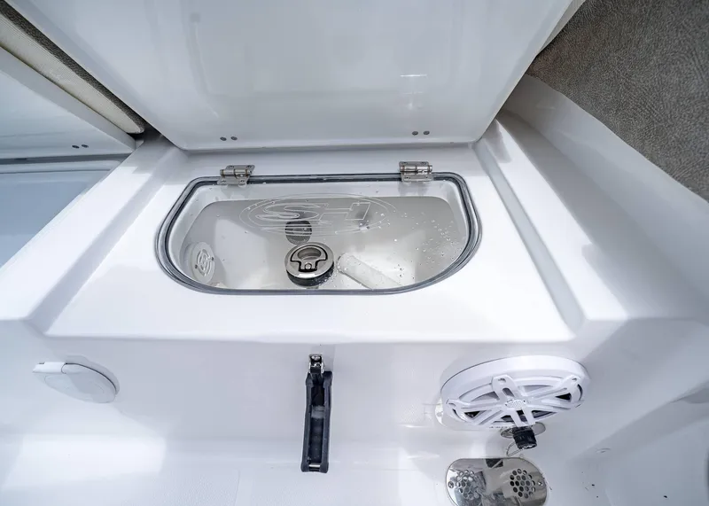 Slide: The Image of Sea Hunt Ultra 255 SE 2026 - 9