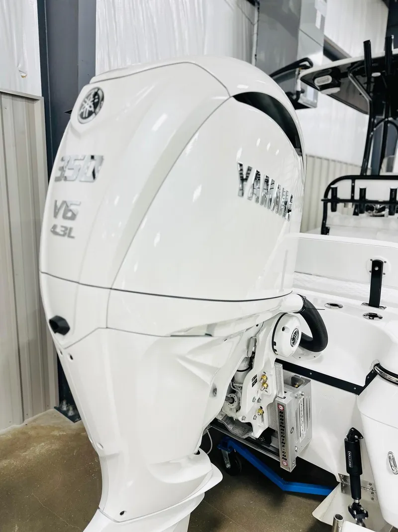 Slide: The Image of 2026 BlackJack 256 Coastal boat with Yamaha 350 V6 4.3L outboard engine. - 18