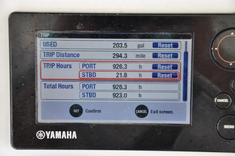 Slide: The Image of Yamaha display showing trip data for Sea Hunt Gamefish 30, 2015 model. - 18