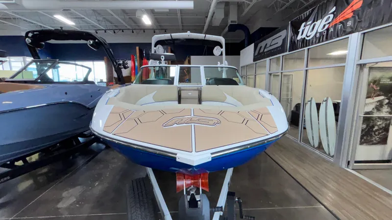 Slide: The Image of 2025 MB B52 23 Classic boat displayed in showroom, featuring sleek design and modern interior. - 9