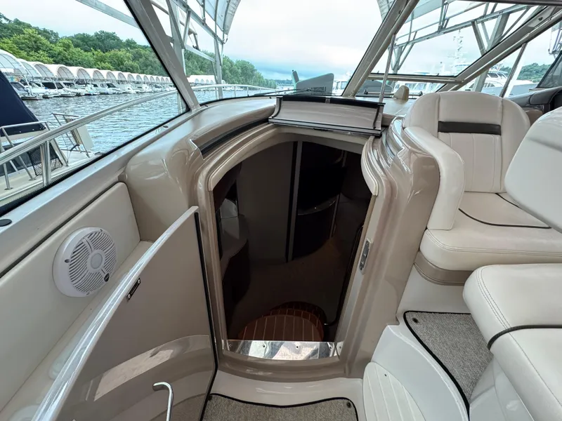 Slide: The Image of Helm of 2003 Sea Ray 500 Sundancer yacht with navigation equipment and steering wheel. - 16