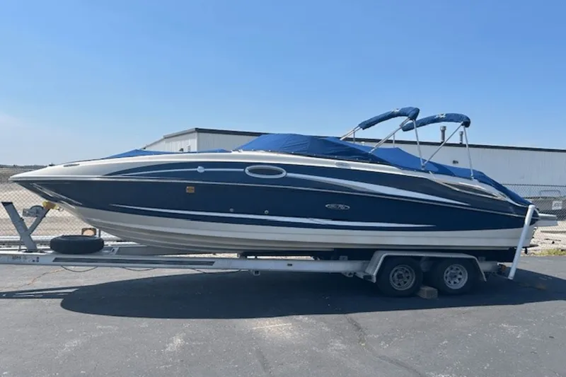 Slide: The Image of Sea Ray 260 Sundeck 2010 - 11