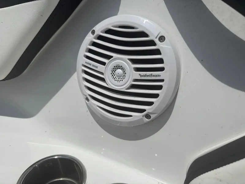 Slide: The Image of Monterey M-205 2019 - 22