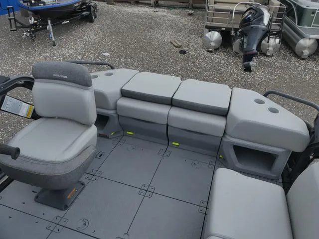 Slide: The Image of Sea-Doo Switch® Sport Compact - 170 hp Galvanized 2024 - 10