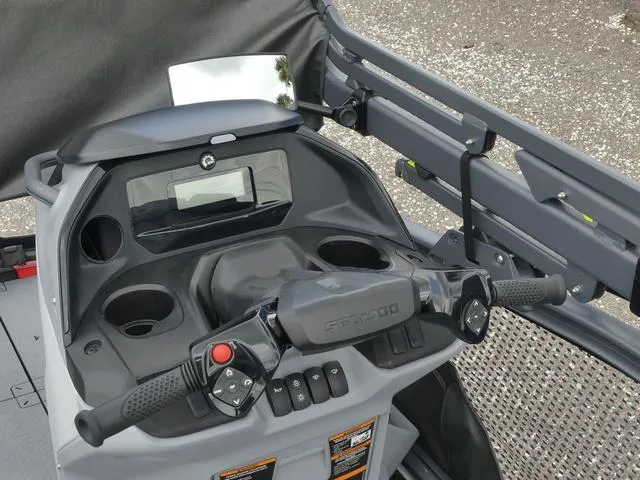 Slide: The Image of Sea-Doo Switch® Sport Compact - 170 hp Galvanized 2024 - 11