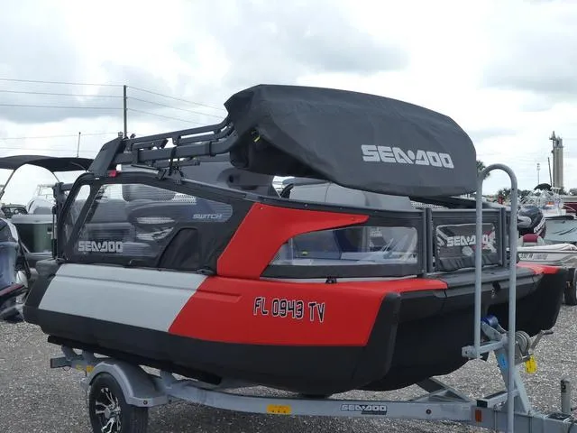 Slide: The Image of Sea-Doo Switch® Sport Compact - 170 hp Galvanized 2024 - 3