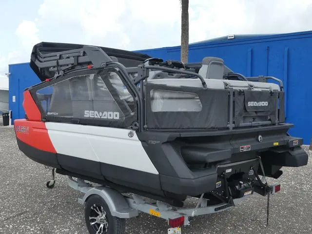 Slide: The Image of Sea-Doo Switch® Sport Compact - 170 hp Galvanized 2024 - 6