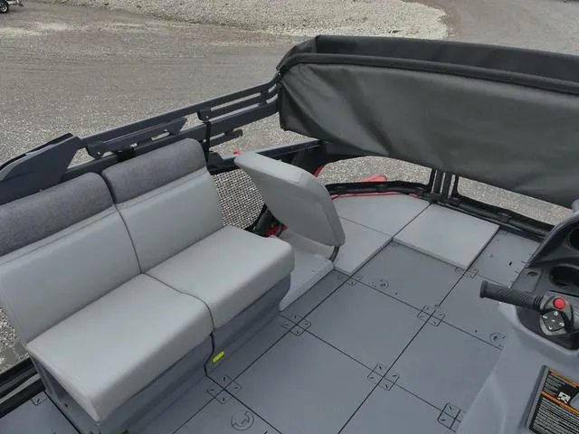 Slide: The Image of Sea-Doo Switch® Sport Compact - 170 hp Galvanized 2024 - 8