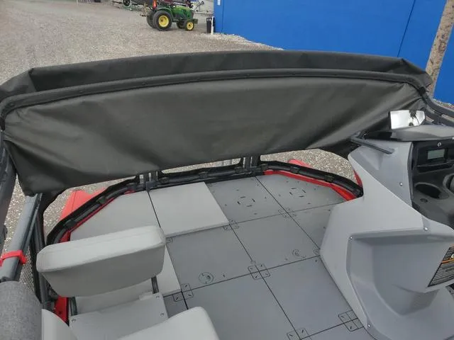 Slide: The Image of Sea-Doo Switch® Sport Compact - 170 hp Galvanized 2024 - 9