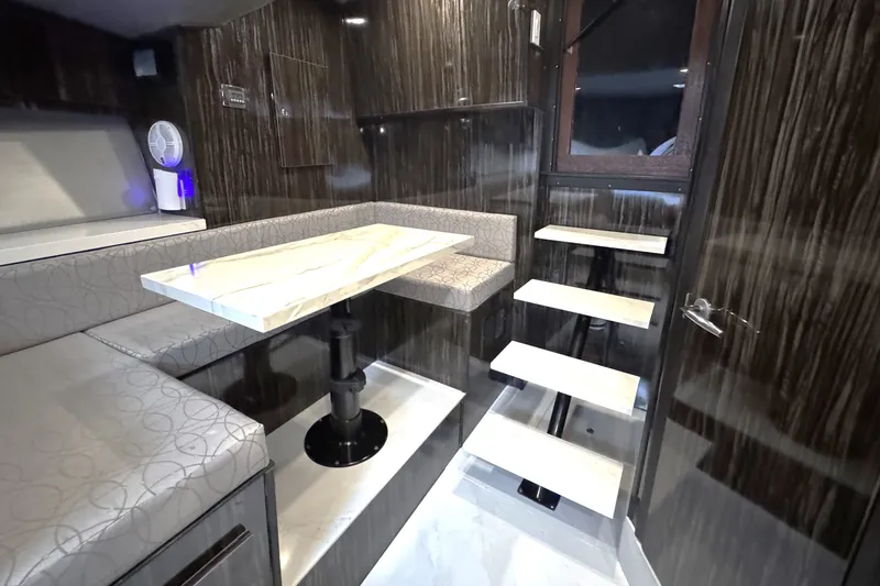 Slide: The Image of Custom 36 2024 - 19