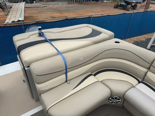 Slide: The Image of Bennington 2274 GLI - 115 Yamaha 2011 - 5