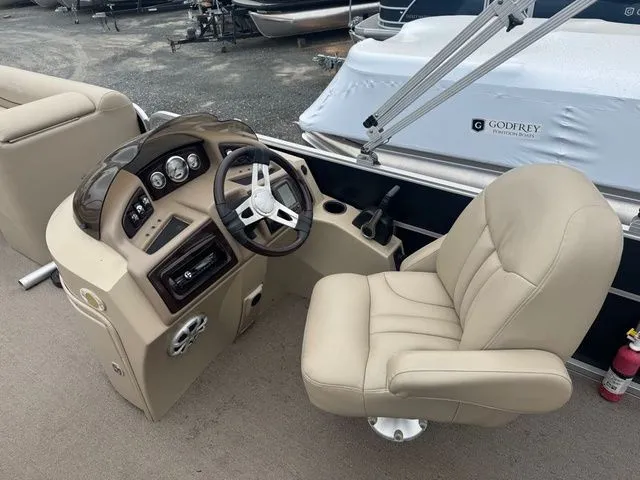 Slide: The Image of Bennington 2274 GLI - 115 Yamaha 2011 - 7