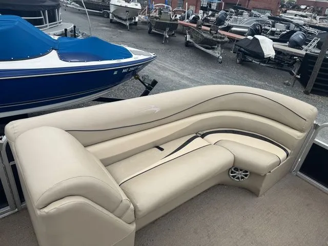 Slide: The Image of Bennington 2274 GLI - 115 Yamaha 2011 - 9