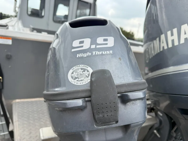 Slide: The Image of Outboard motor on 2023 Hewescraft 240 Ocean Pro ET HT, featuring 9.9 high thrust and ultra-low emissions. - 18