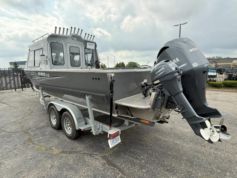 Slide: The Image of 2023 Hewescraft 240 Ocean Pro ET HT boat with Yamaha outboard motor on trailer. - 4