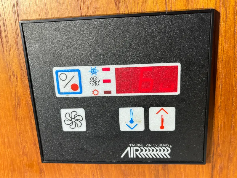 Slide: The Image of Tiara 3100 Open 2000 - 53