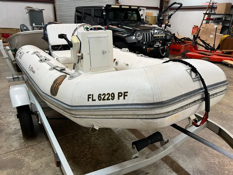 Slide: The Image of Zodiac Cadet 310S 2010 - 8