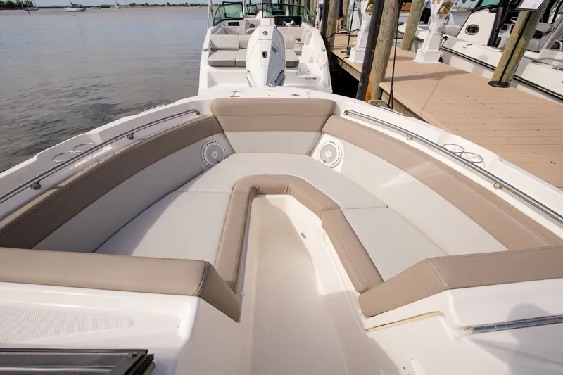 Slide: The Image of Boston Whaler 210 Vantage 2026 - 14