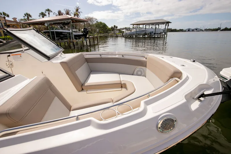 Slide: The Image of Boston Whaler 210 Vantage 2026 - 15
