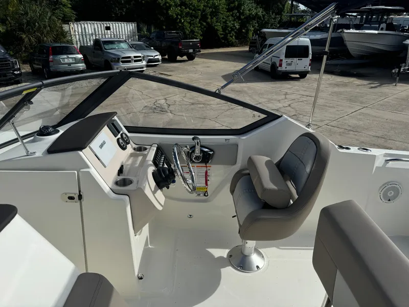 Slide: The Image of Boston Whaler 210 Vantage 2026 - 20