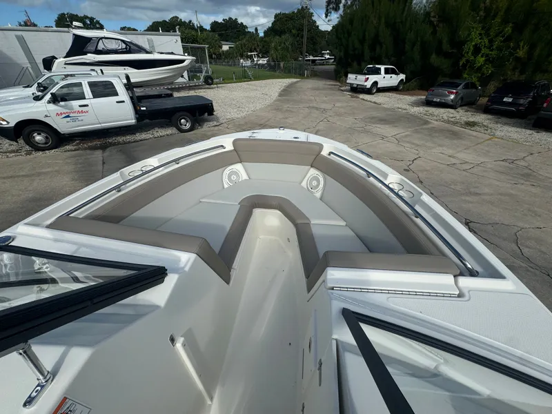 Slide: The Image of Boston Whaler 210 Vantage 2026 - 22