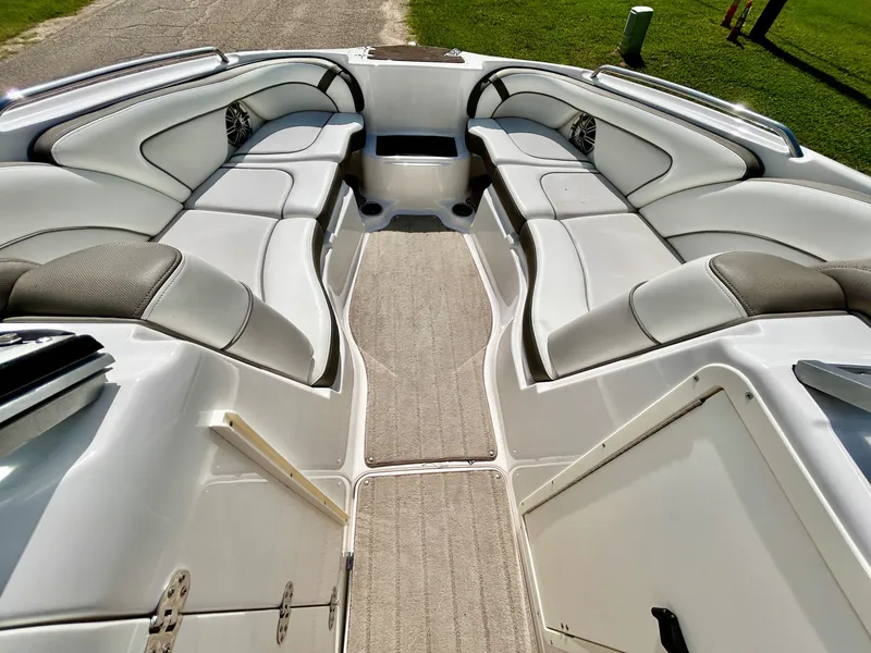 Slide: The Image of Yamaha 242 Limited 2014 - 16