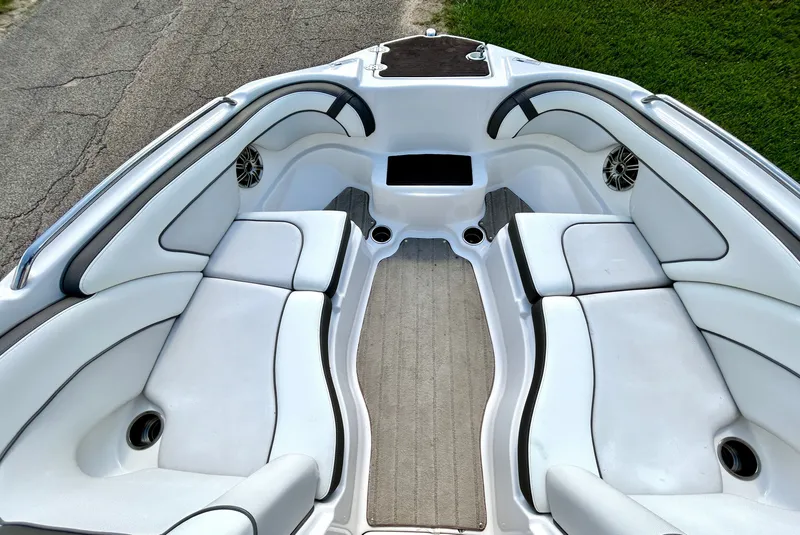 Slide: The Image of Yamaha 242 Limited 2014 - 18