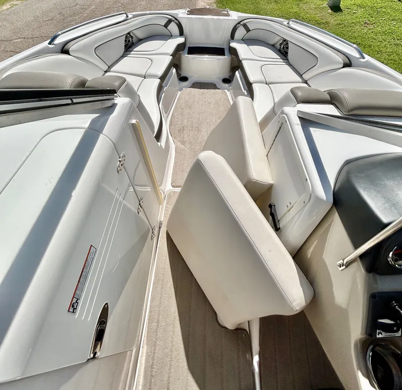 Slide: The Image of Yamaha 242 Limited 2014 - 24