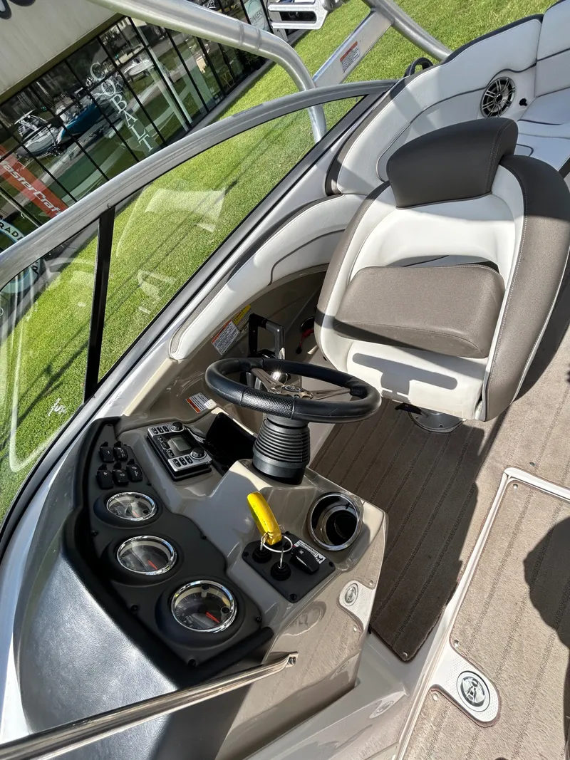 Slide: The Image of Yamaha 242 Limited 2014 - 28