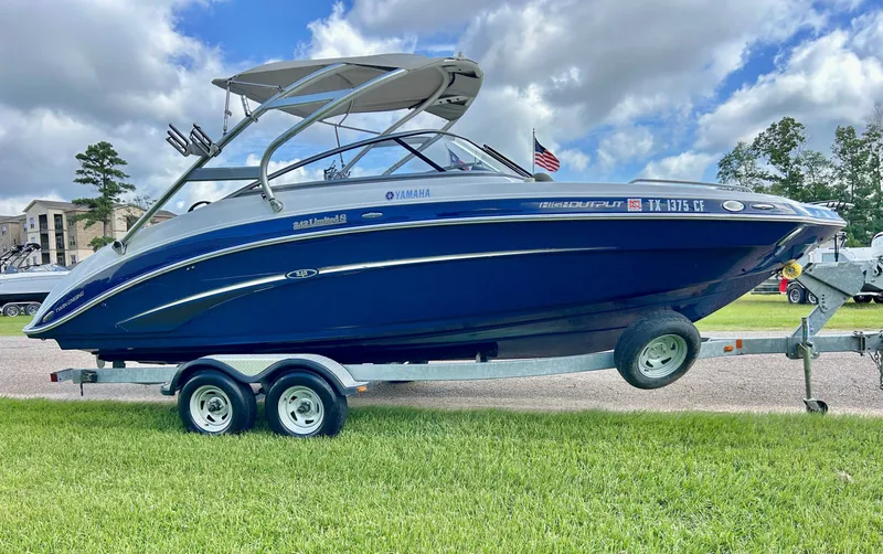 Slide: The Image of Yamaha 242 Limited 2014 - 3