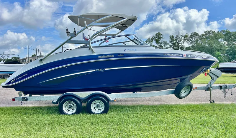 Slide: The Image of Yamaha 242 Limited 2014 - 4