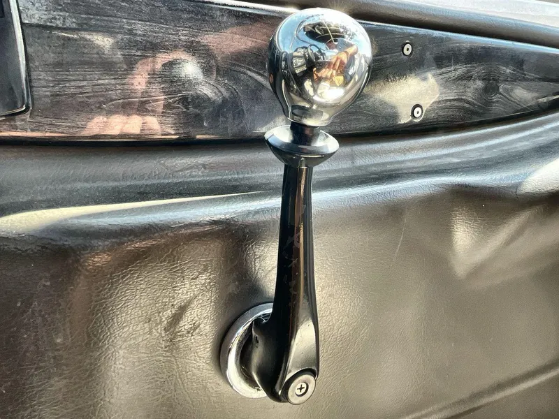 Slide: The Image of 2009 Supra Launch 24 SSV interior detail with a polished gear lever. - 16