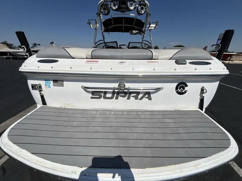 Slide: The Image of 2009 Supra Launch 24 SSV boat with wakeboard tower and swim platform. - 4