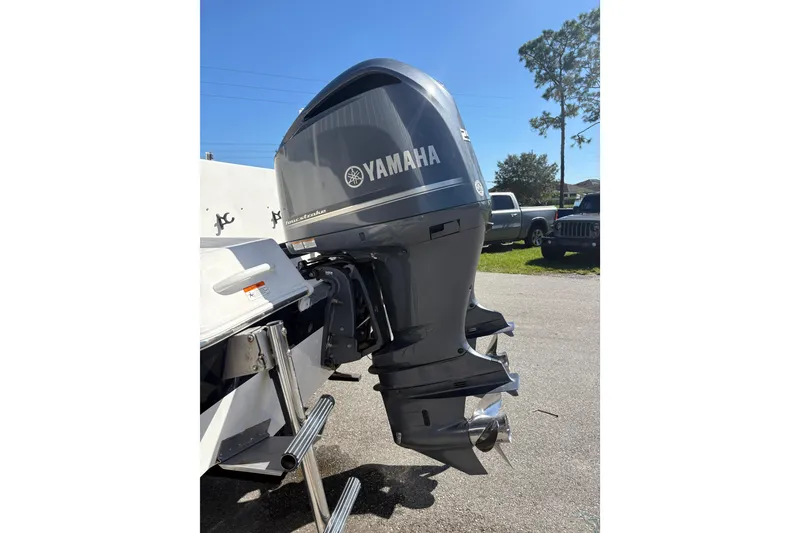 Slide: The Image of Yamaha outboard motor on 2015 Wellcraft 290 Coastal boat, parked outdoors. - 41