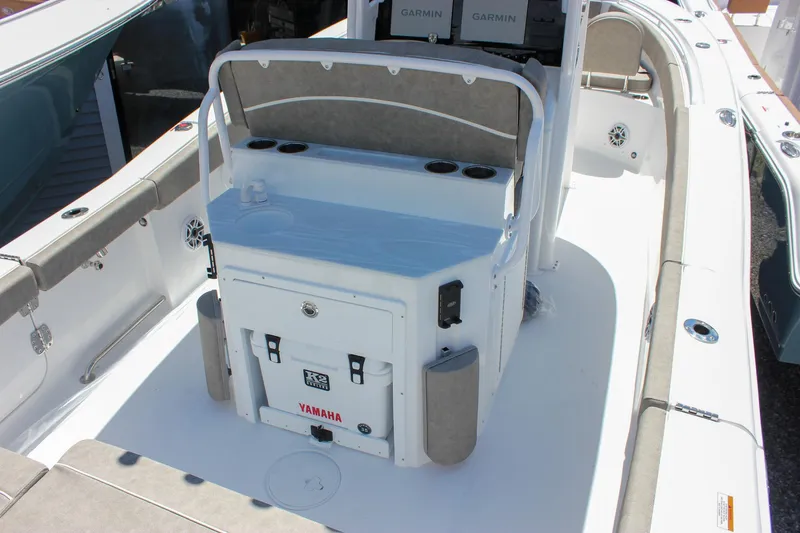 Slide: The Image of 2026 Sea Hunt Ultra 265 SE boat interior with seating and Yamaha cooler. - 3