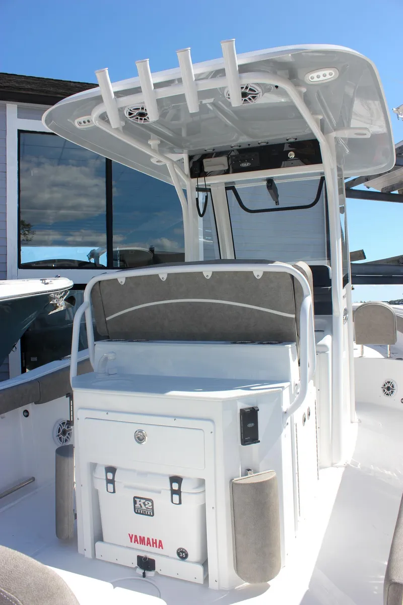 Slide: The Image of 2026 Sea Hunt Ultra 265 SE boat interior with Yamaha cooler and T-top. - 36