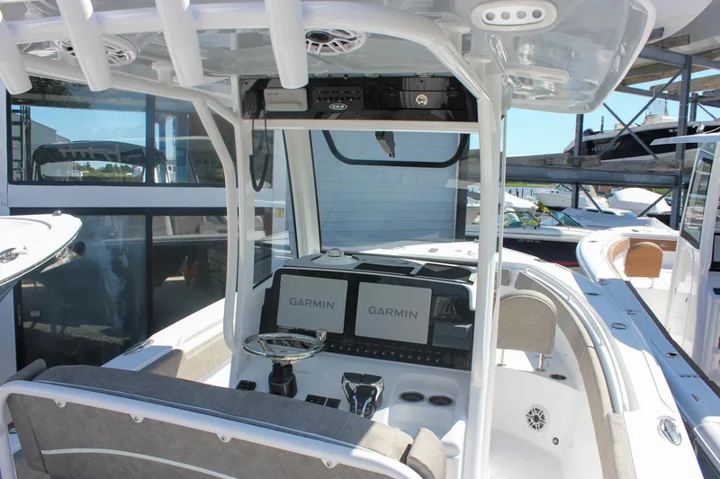 Slide: The Image of 2026 Sea Hunt Ultra 265 SE boat interior with Garmin navigation system. - 37