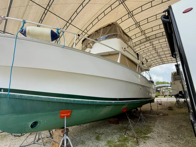 Slide: The Image of Mainship 390 Trawler 2001 - 1