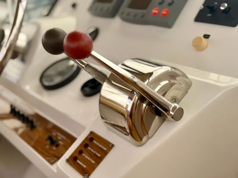 Slide: The Image of Mainship 390 Trawler 2001 - 11