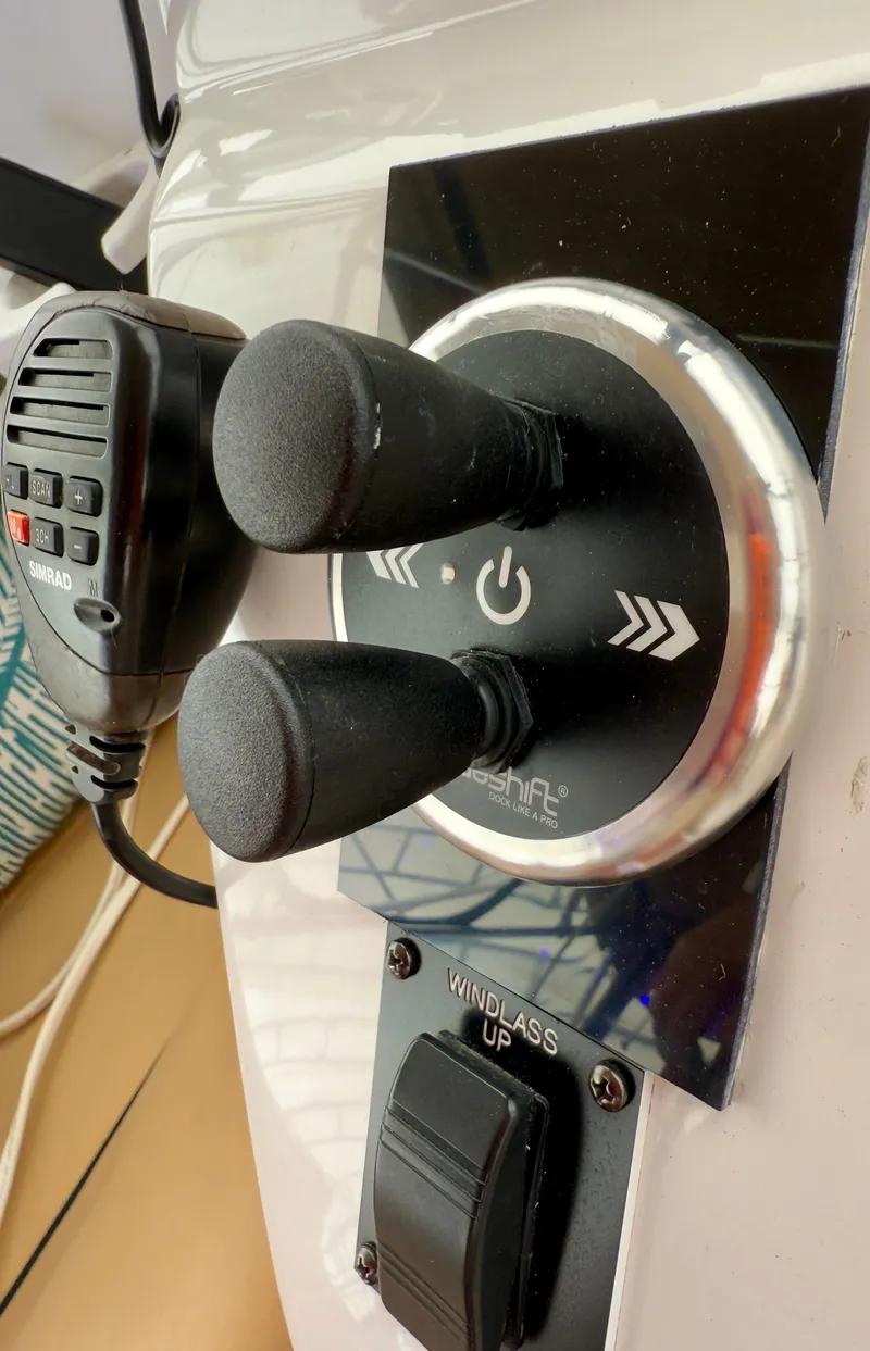 Slide: The Image of Mainship 390 Trawler 2001 - 12