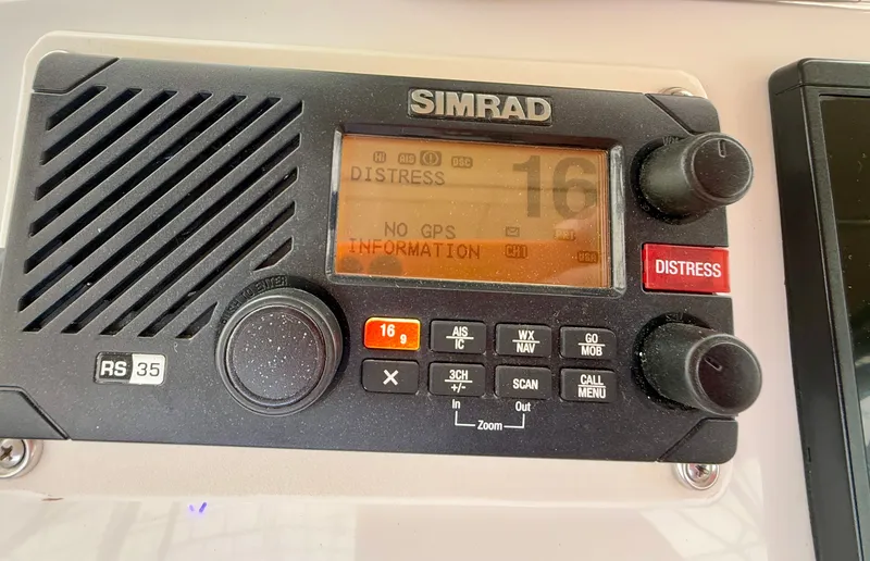 Slide: The Image of Mainship 390 Trawler 2001 - 13