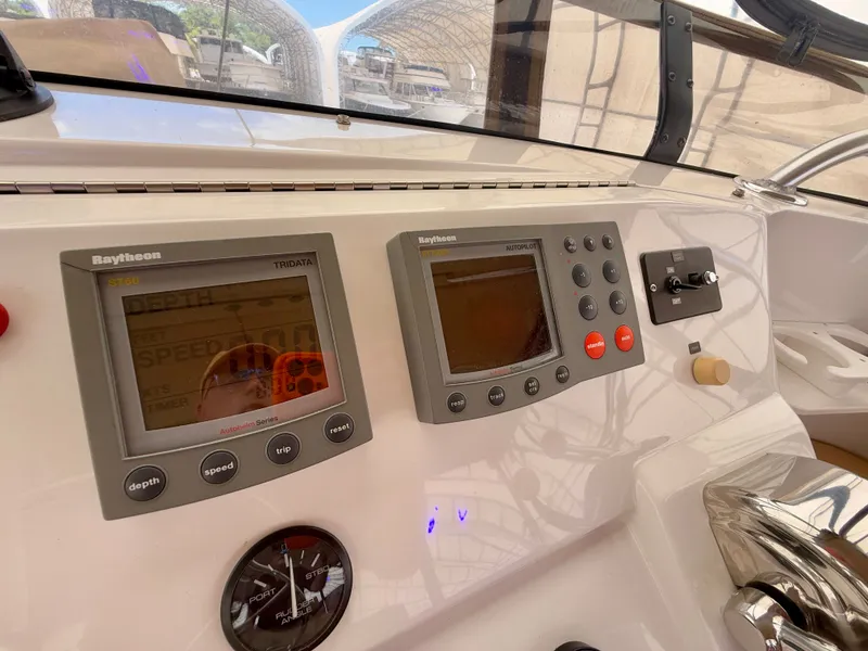 Slide: The Image of Mainship 390 Trawler 2001 - 14