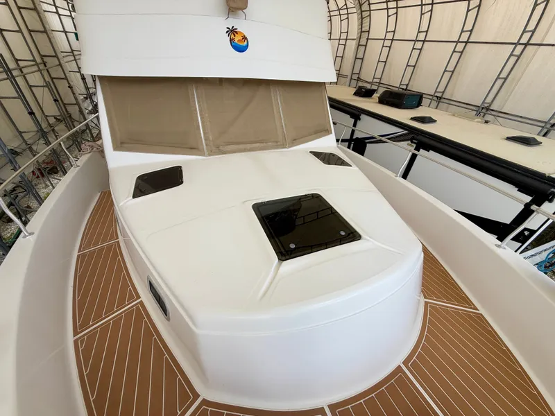 Slide: The Image of Mainship 390 Trawler 2001 - 18