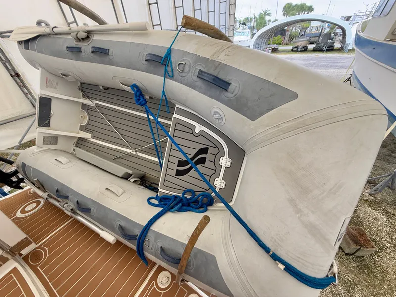 Slide: The Image of Mainship 390 Trawler 2001 - 21