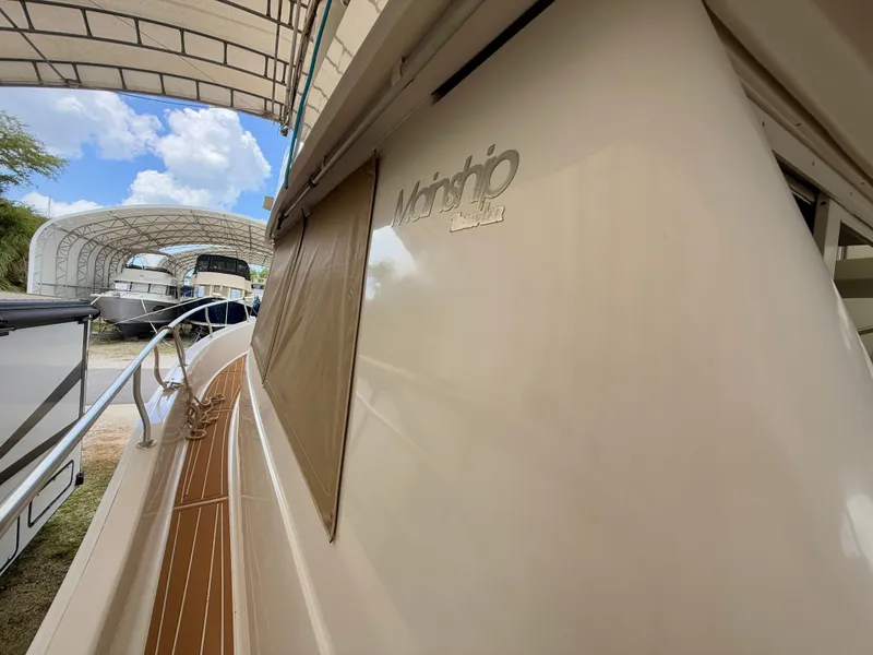 Slide: The Image of Mainship 390 Trawler 2001 - 23