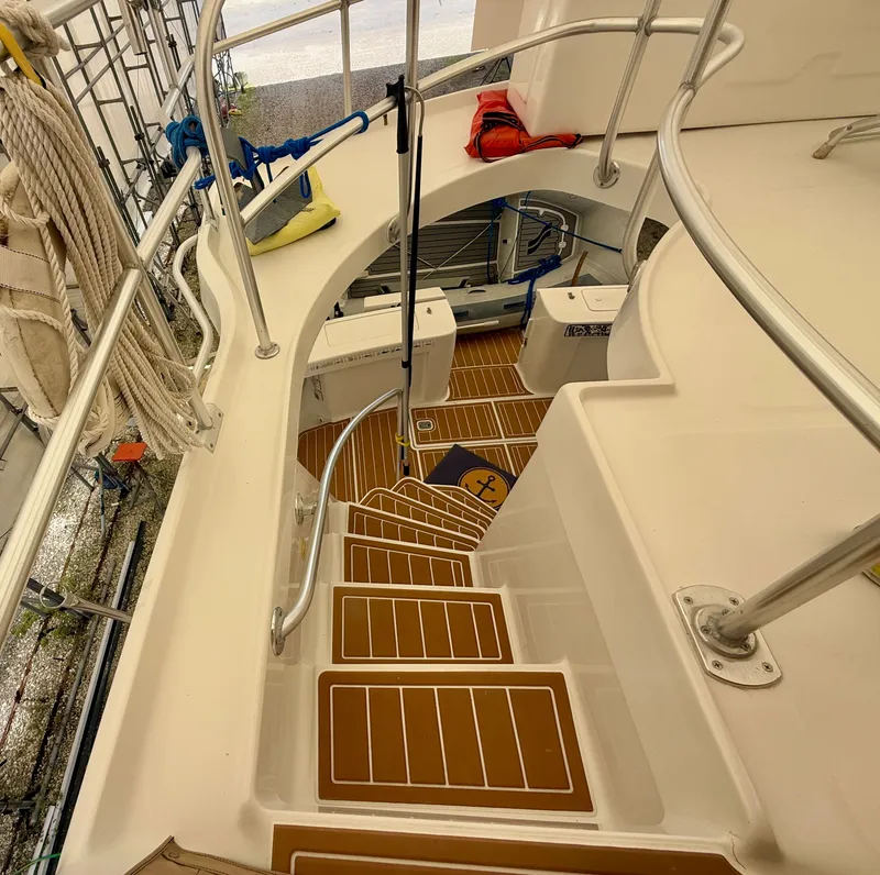 Slide: The Image of Mainship 390 Trawler 2001 - 25