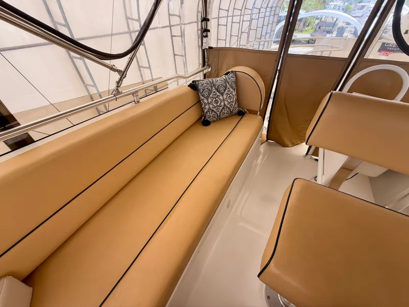 Slide: The Image of Mainship 390 Trawler 2001 - 29